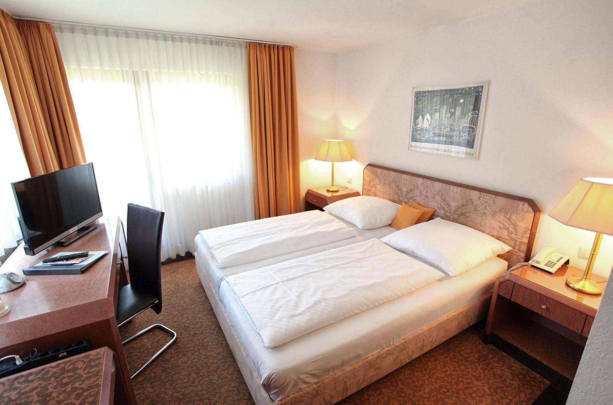 Hotel Flora Moehringen Stuttgart Exterior photo